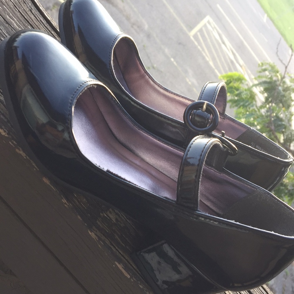 Black high heel wedged shoes